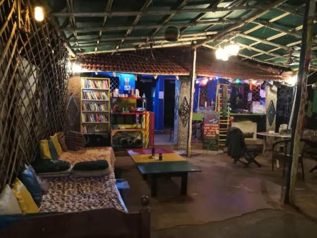 Hippie Hostel Or Goamazing Hostel Анджуна Екстериор снимка